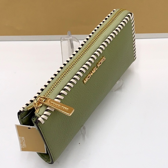 MICHAEL KORS JET SET TRAVEL LARGE THREE QUARTER ZIP WALLET LIGHT SAGE MULTI - Picture 13 of 16